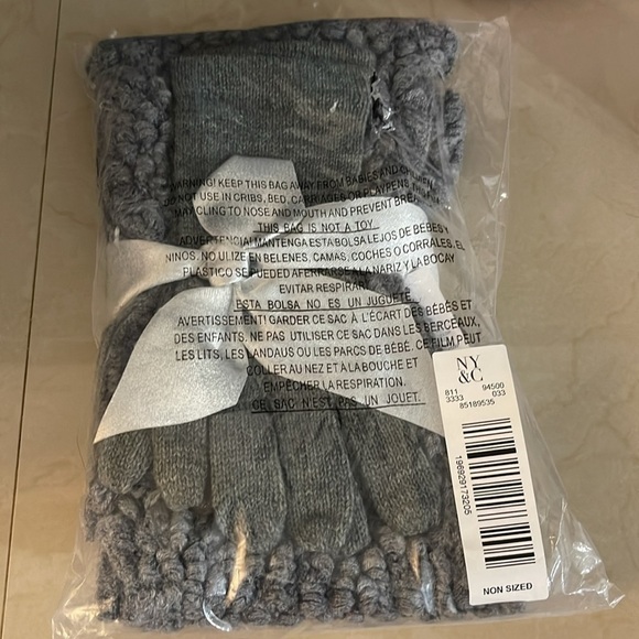 New York & Company 2pc Popcorn-Knit Scarf and glove set nonsized (black or gray) - Picture 2 of 5